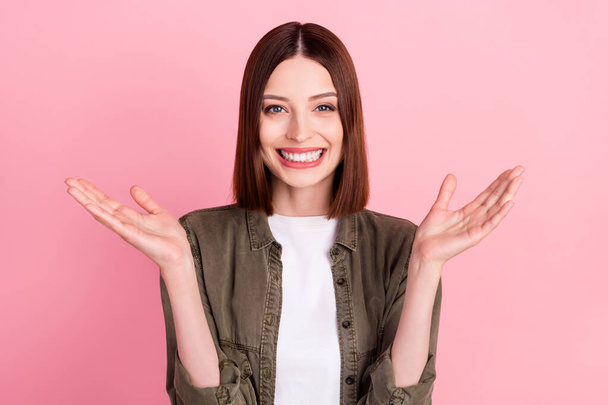 Photo of impressed bob hairdo millennial lady clap hands wear green shirt isolated on pink color background - Foto, Imagem