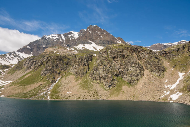 paesaggio montano tra Ceresole Reale e la collina del Nivolet intorno al lago Serr, lago Agnel, lago Nivolet in Piemonte - Foto, immagini