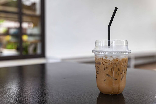 Ledové cappuccino v plastovém šálku - Fotografie, Obrázek