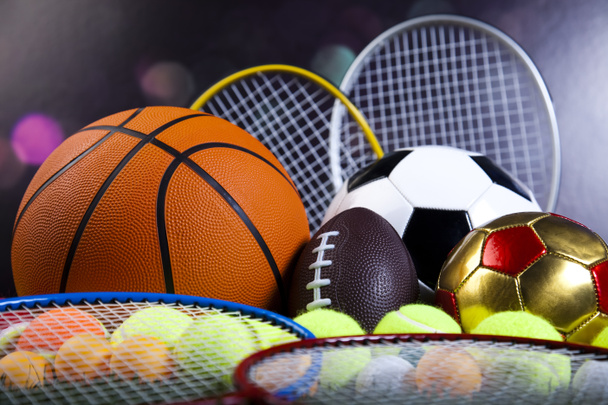 sport ballen met rackets - Foto, afbeelding