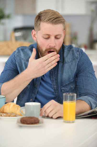 man falling asleep during his breakfast - Zdjęcie, obraz