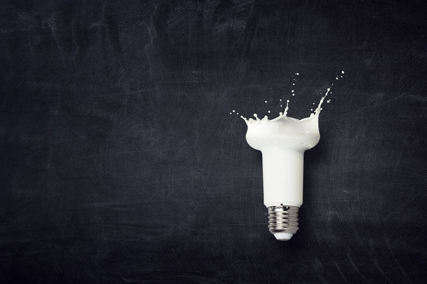 Light bulb with white glass splash - Foto, afbeelding
