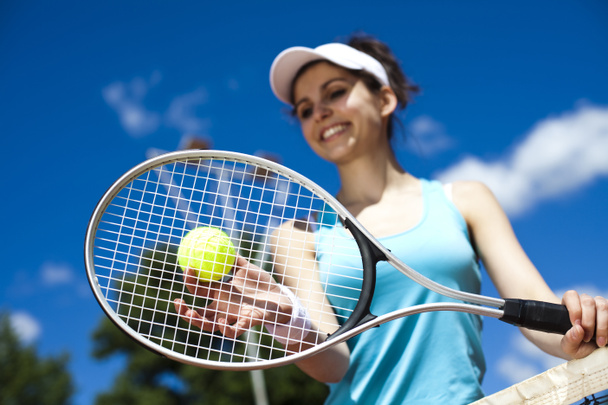 Nainen pelaa tennistä
 - Valokuva, kuva