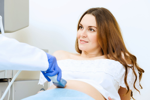 Pregnant woman examined by doctor - Valokuva, kuva