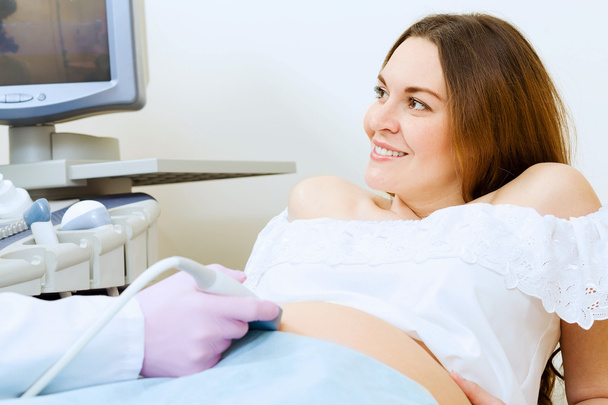 orvos megvizsgált, várandós nő - Fotó, kép