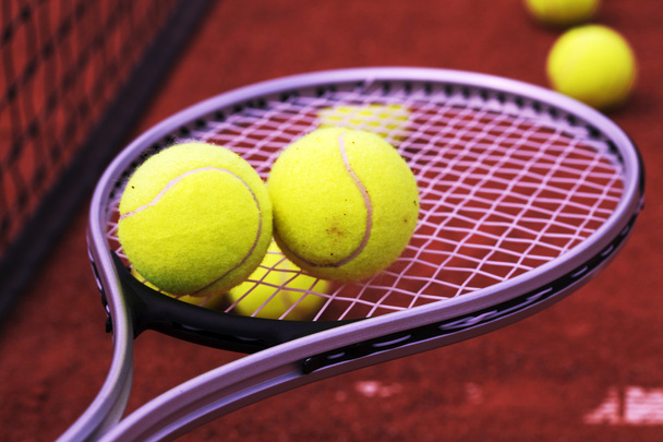 Tennis racket with tennis balls - Fotoğraf, Görsel