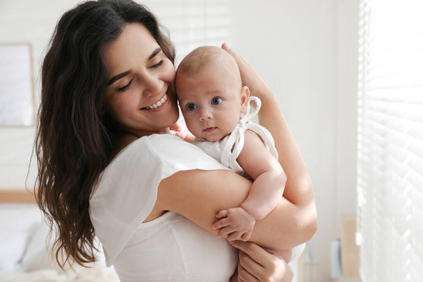 Happy young mother with her cute baby at home - Foto, Imagem