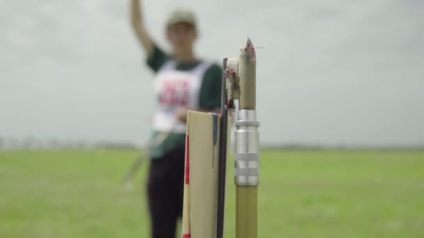 Lançar um modelo de planador de foguetes numa competição. Movimento lento - Filmagem, Vídeo