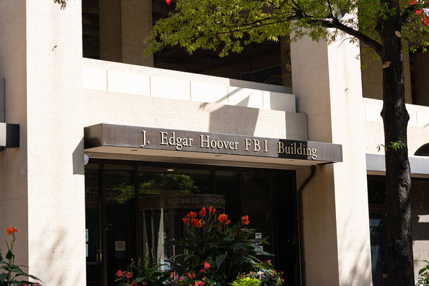 WASHINGTON DC, UNITED STATES - Oct 03, 2021: The front of the J. Edgar Hoover FBI building in Washington D.C. - Foto, afbeelding