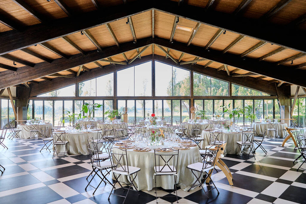 A beautiful view of a decorated wedding venue - Foto, imagen
