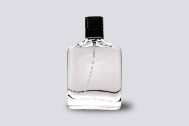 Порожня порожня біла парфумерна косметична пляшка Макет вгору ізольована на сірому фоні. 3D візуалізація
. - Фото, зображення