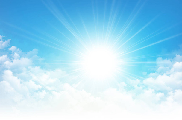 Ciel bleu et nuages blancs du matin par temps clair au Ciel, avec un soleil radieux et ses premiers rayons - Photo, image