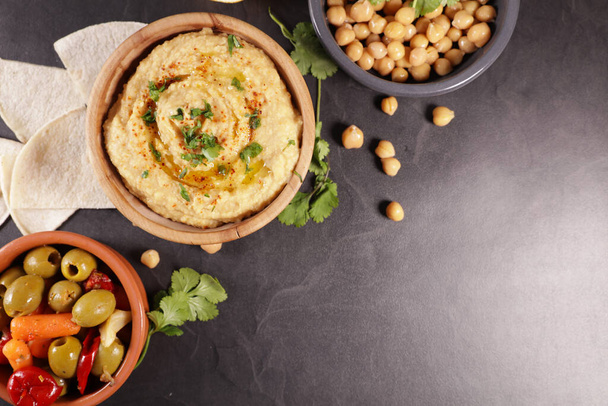 bowl of creamy hummus with olives - 写真・画像