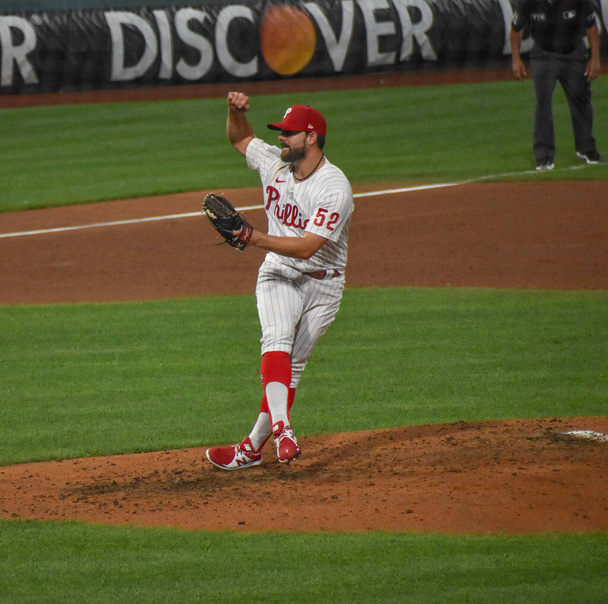 Filadelfia, Pensylwania, USA - 22 września 2021: Philadelphia Phillies Pitcher Cam Bedrosian Comes in Relief in a Game against the Baltimore Orioles at Citizens Bank Park - Zdjęcie, obraz