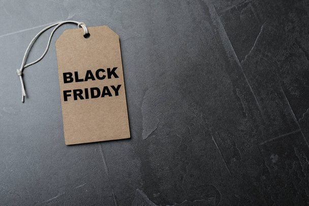 Tag with words Black Friday on grey table, top view. Space for text - Фото, изображение