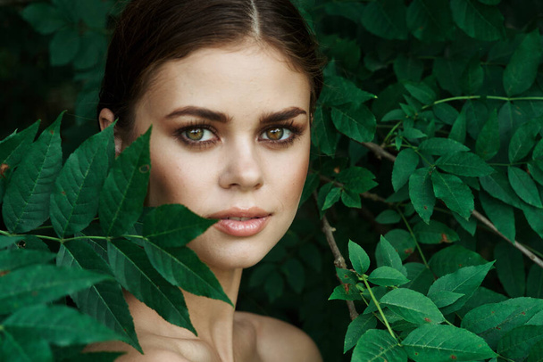 portrait of a woman makeup spa nature fresh air model - Zdjęcie, obraz