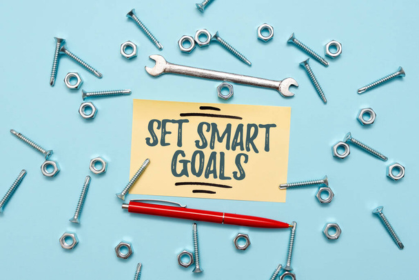 Conceptual caption Set Smart Goals. Visión general del negocio dando criterios para guiar en el establecimiento de objetivos Herramientas de Mantenimiento y Equipos Reparaciones Mecánicas e Ingenieras - Foto, Imagen