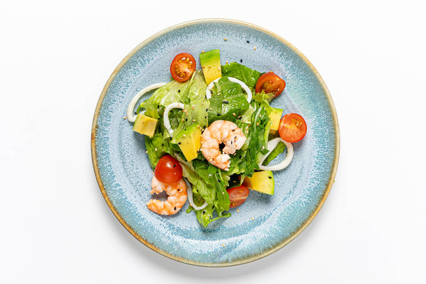 salad with shrimps on the white - Foto, Bild