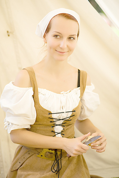 kobieta w średniowiecznym stroju - Zdjęcie, obraz