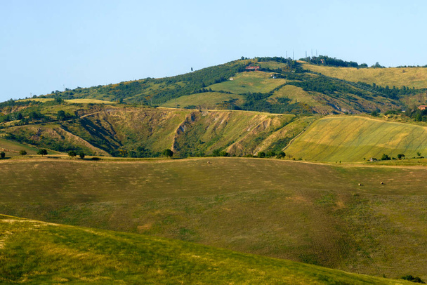 Paesaggio rurale sulle colline vicino Bologna, Emilia-Romagna, Italia, in primavera - Foto, immagini