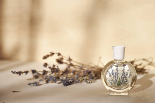 Lavender oil.Essential oil bottle with dry flowering lavender sprigs. - Foto, immagini