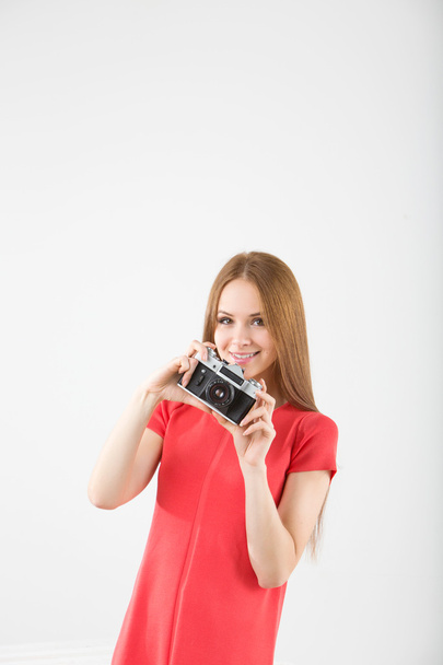 Happy smiling stylish teenager with vintage camera - Foto, afbeelding