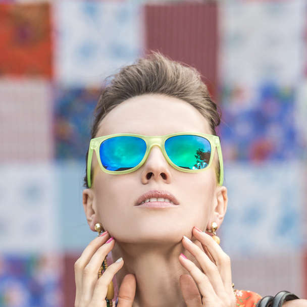 Fashion  woman wearing sunglasses - Foto, imagen
