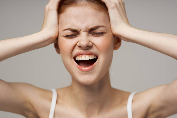 disgruntled woman headache health problems stress studio treatment - Foto, Bild