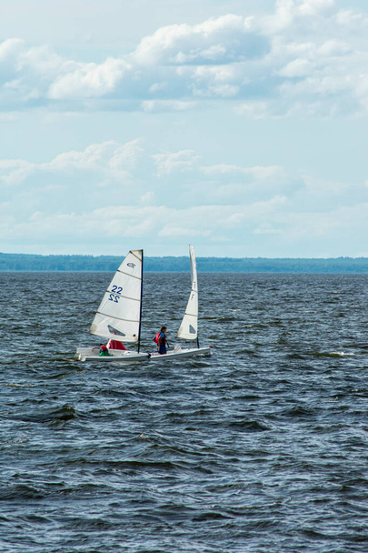 regata de vela infantil no rio Volga - Foto, Imagem