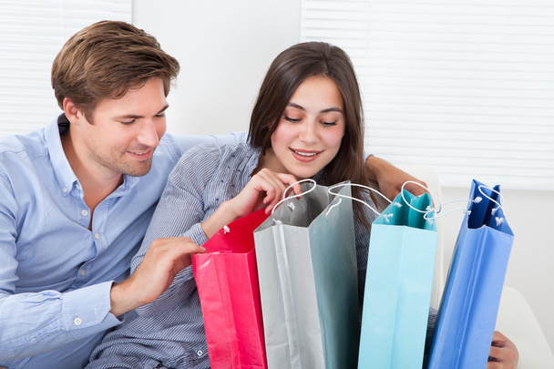 Couple Checking Shopping Bags - Foto, immagini