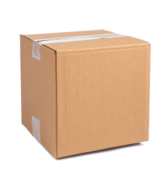 Single carton moving box isolated on white background - Valokuva, kuva