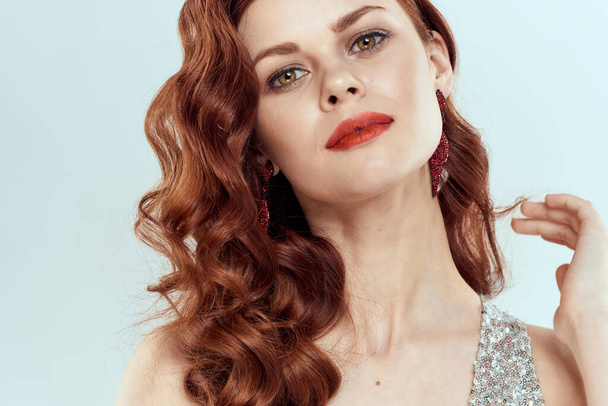 attractive woman redhead posing cosmetics glamor blue background - Foto, immagini