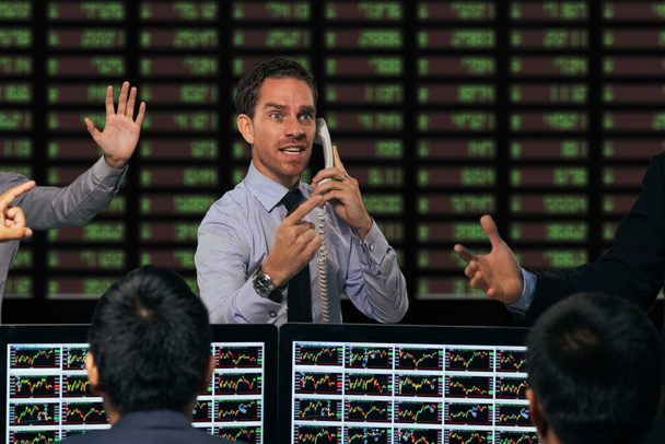 Жест трейдера на фондовой бирже
 - Фото, изображение