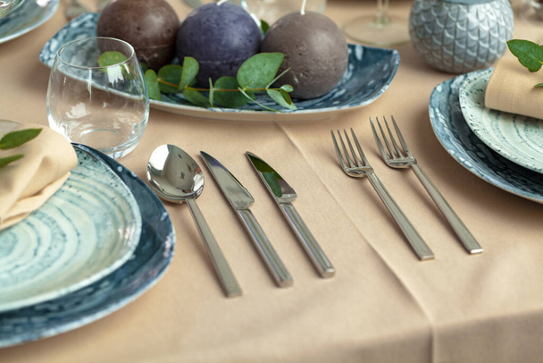 Table setting in restaurant with stylish decorations - Foto, Bild