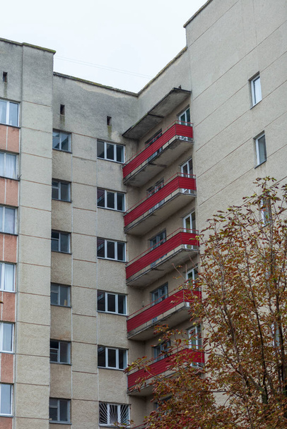 Facade of a residential building with a large number of wreaths - Foto, afbeelding