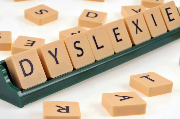 Концепция французской дислексии с буквами алфавита на белом фоне - Фото, изображение