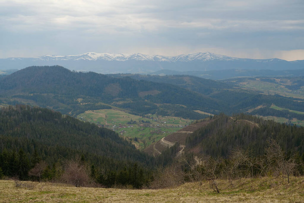 Vista das montanhas dos Cárpatos na Ucrânia, Cordilheira da Polonina Borzhava - Foto, Imagem
