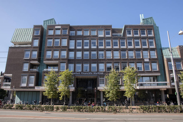 Autoriteit Financiele Markten épület Amszterdamban Hollandia 2020-09-18 - Fotó, kép