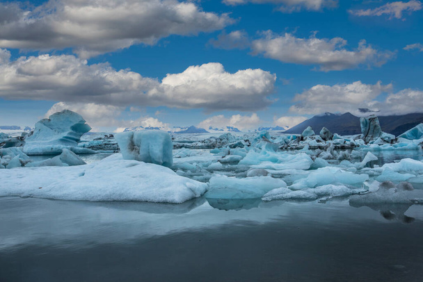 Detail of the frozen Jokursarlon lake among giant ice, iceland - Foto, afbeelding