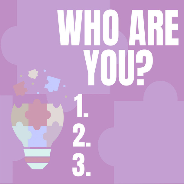 A "Ki vagy te?" felirat megjelenítése. Koncepcionális fotó a személyazonosságáról vagy személyes adatairól Absztrakt Brainstorming Probléma és megoldás, Gondos gondolkodás Koncepció - Fotó, kép