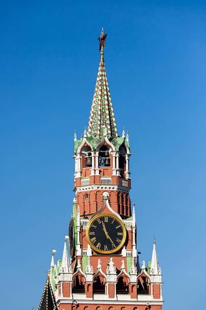 Kremlin's Spasskaya Tower in an autumn morning on Red Square in Moscow - Fotó, kép