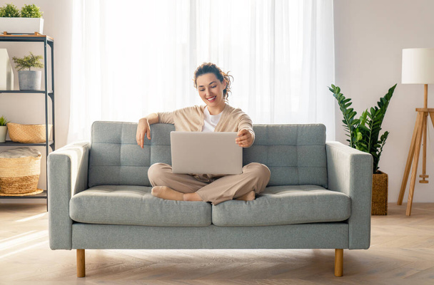 Happy casual beautiful woman using laptop at home. - Foto, Imagen
