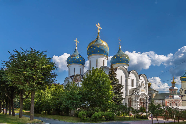 Katedra Wniebowzięcia Pańskiego w Trinity Lavra św. Sergiusza, Siergiejew Posad, Rosja - Zdjęcie, obraz