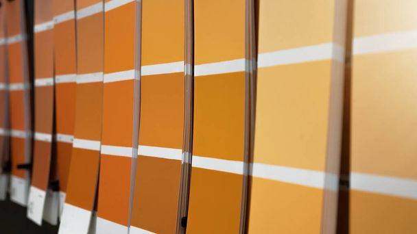 Bunte Palette für Wandmalerei - Farbmuster Textur gelb orange - Foto, Bild