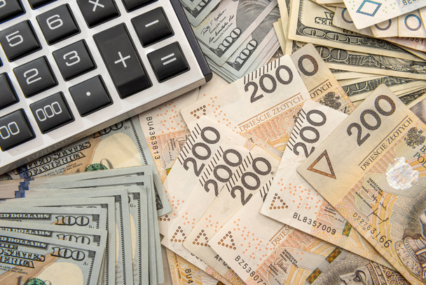 Pln lengyel pénz és számológép, mint üzleti és csere koncepció. pénznem - Fotó, kép