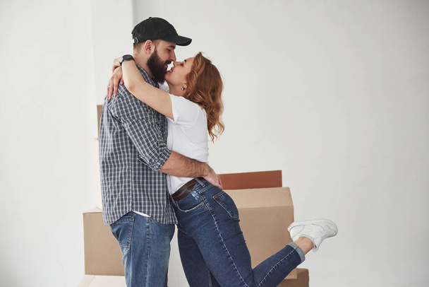 Pure love. Happy couple together in their new house. Conception of moving. - Foto, Imagem