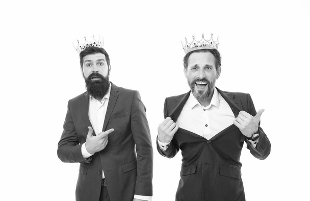 Im big boss. Big boss men isolated on white. Bearded men wear crowns. Businessmen or directors. Big boss or ceo. Glory and triumph. Success in business. Big boss concept. Ambitious and successful - Foto, Bild
