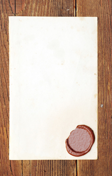 papel viejo con un sello de cera
 - Foto, Imagen