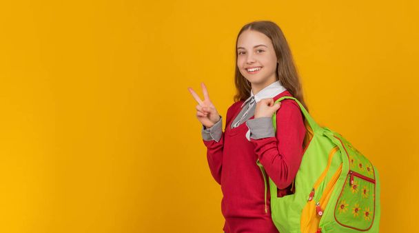 happy teen girl carry backpack. back to school. knowledge day. concept of education. - Foto, Imagen