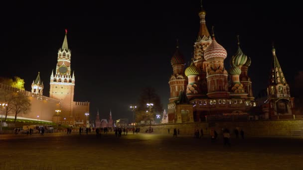 Moscú por la noche. Torre Spasskaya y Catedral de San Basilio - Imágenes, Vídeo